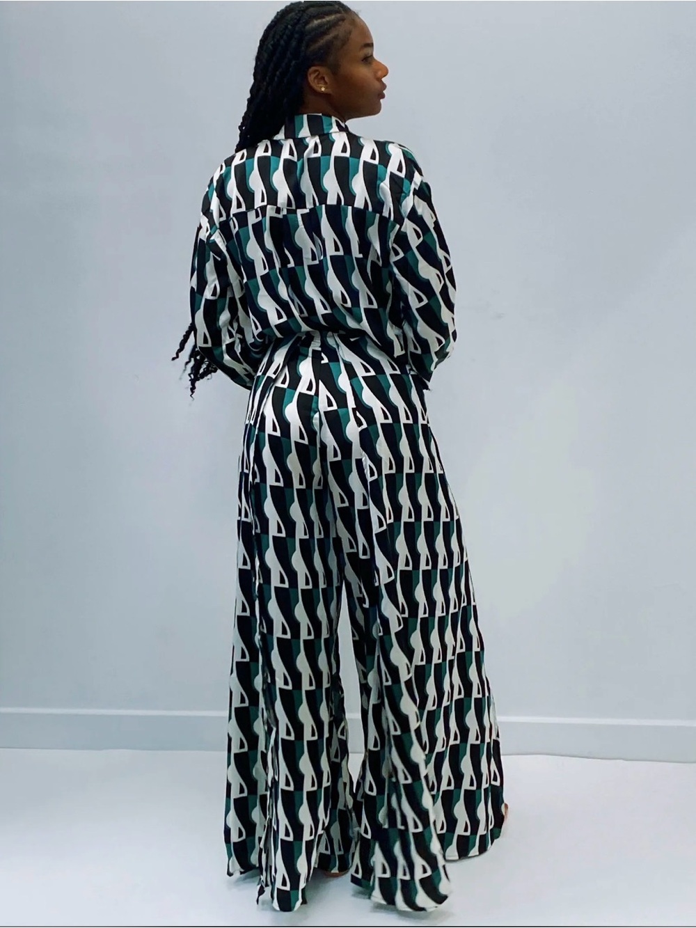Geometric Button-Front Wide-Leg 2pc set in Black, White & Teal - Picture 2 of 4